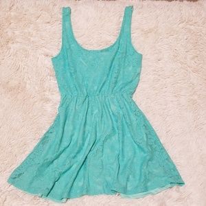 Adorable lace dress M
